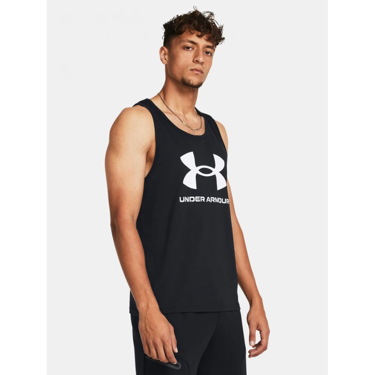 1382883-001 Under Armour trikó