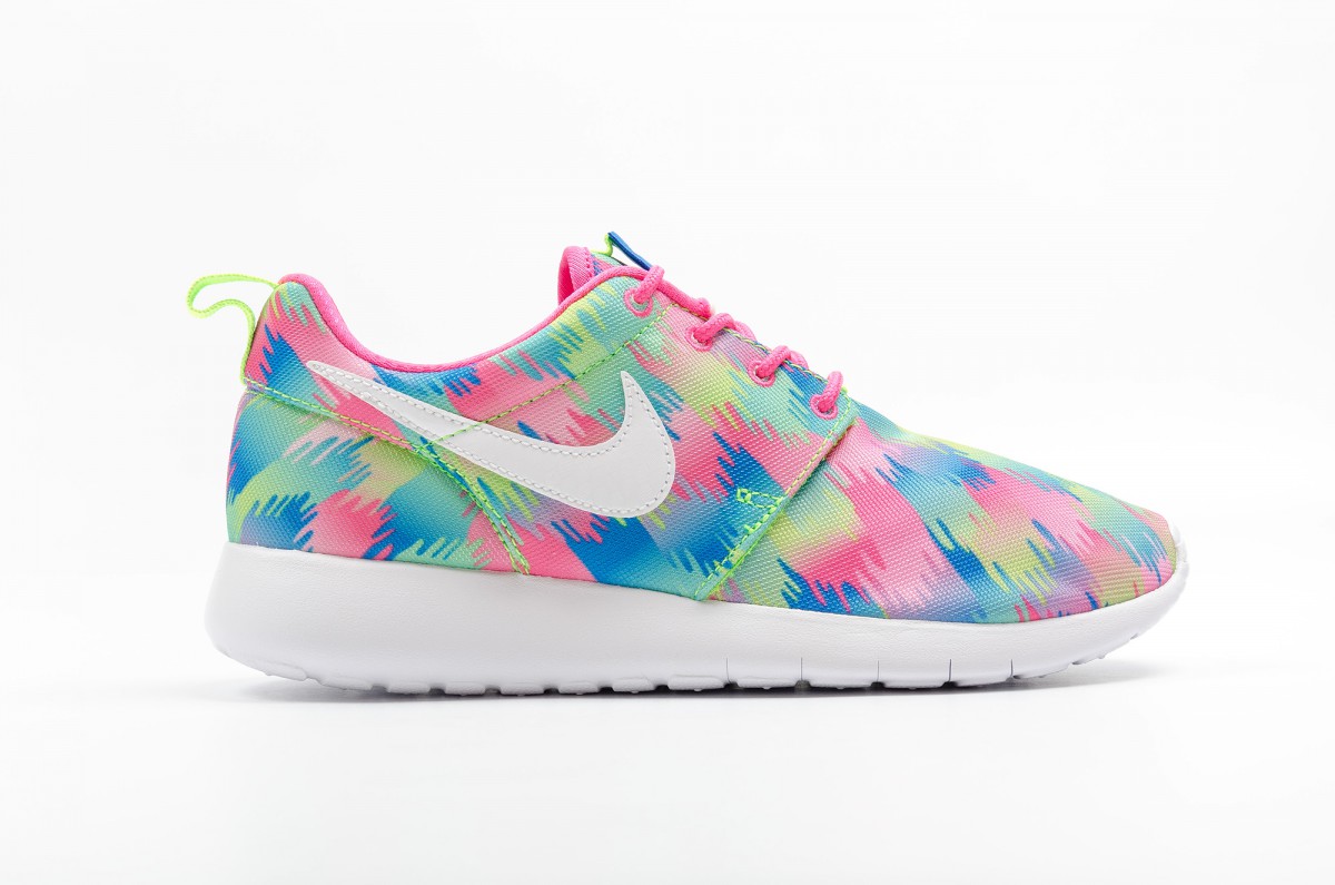 677784-607 Nike Roshe One Print GS futócipő