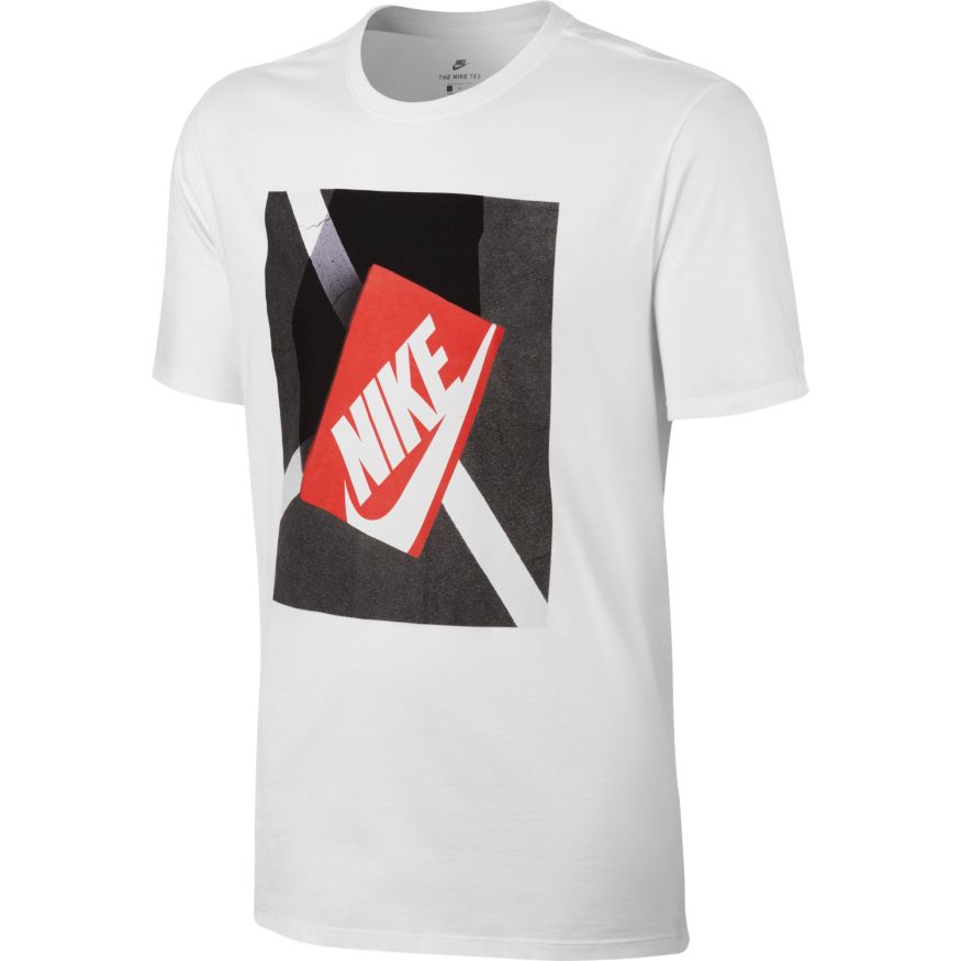 850671-100 Nike póló