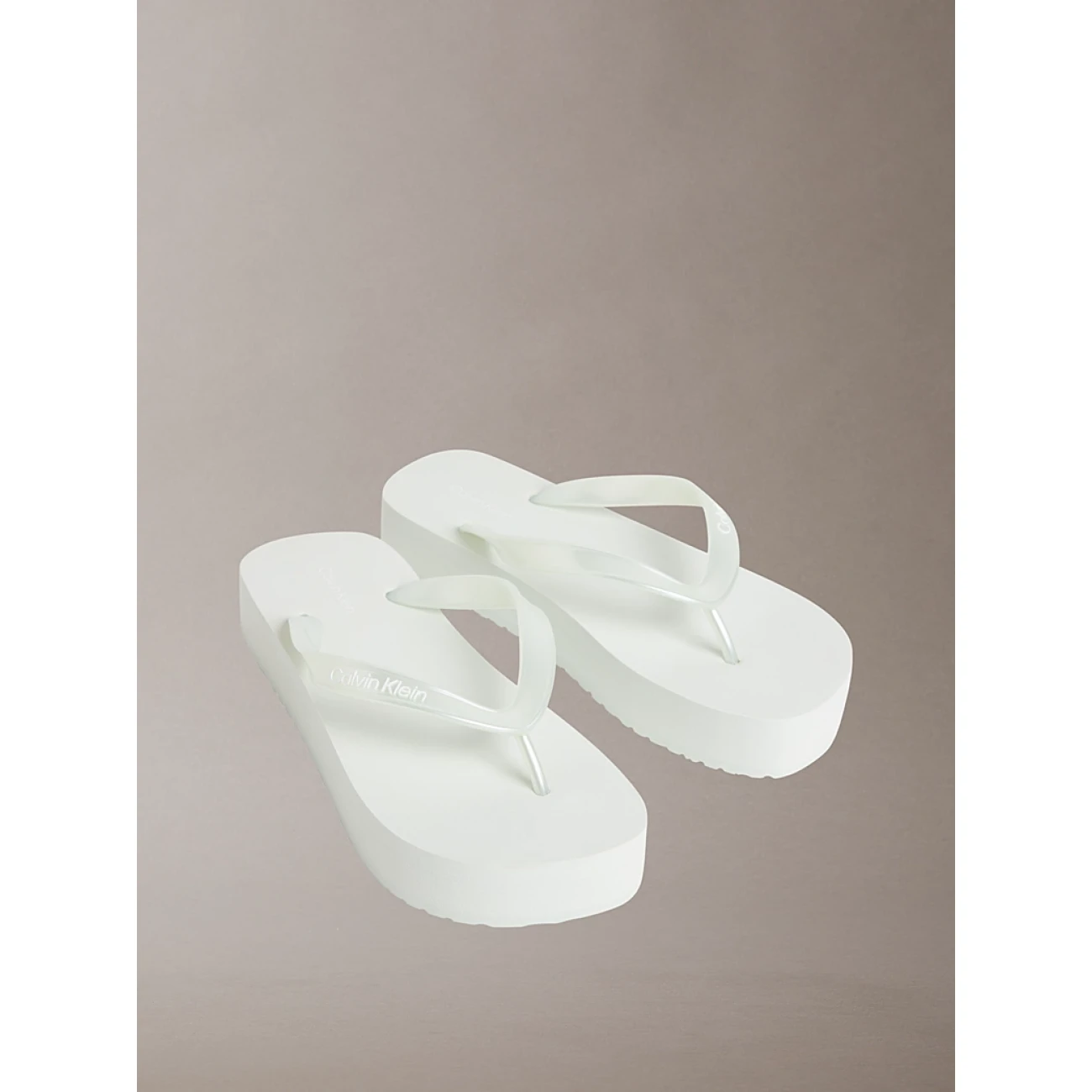 HW0HW03120CHE Calvin Klein papucs