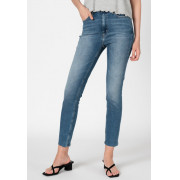 Calvin Klein CKJ 021 Mid Rise Slim