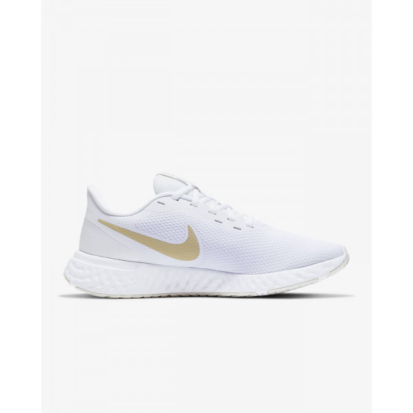 bq3207-108 Nike Revolution