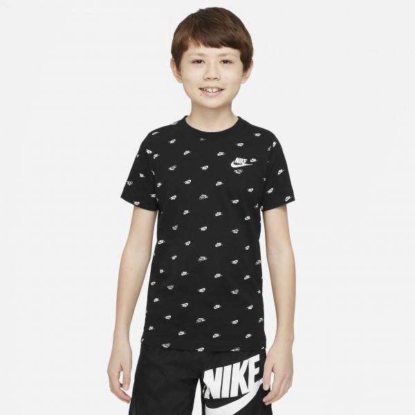 dr8813-100 Nike póló