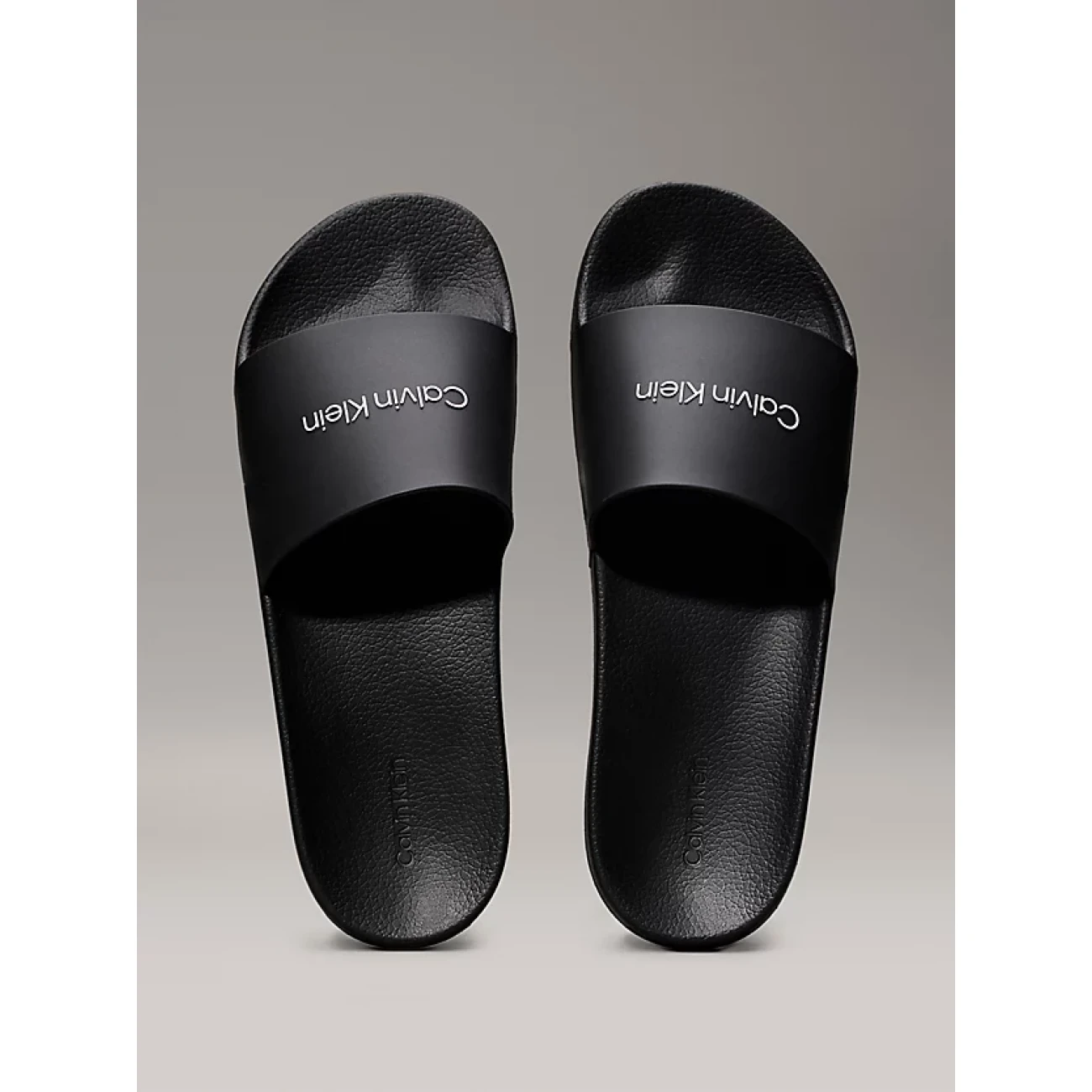 hm0hm00455beh Calvin Klein papucs