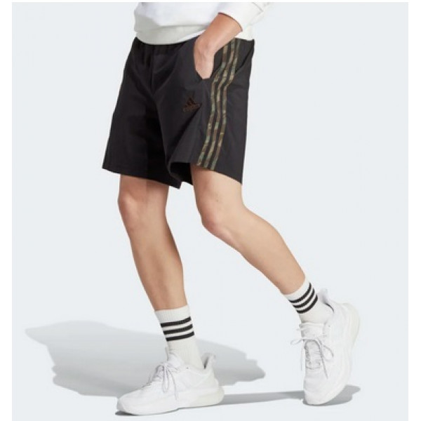 ic1493 Adidas short