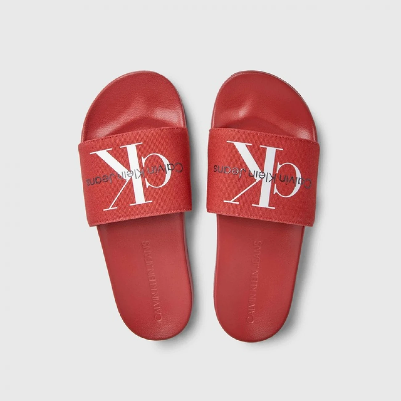 ym0ym000610kq Calvin Klein papucs